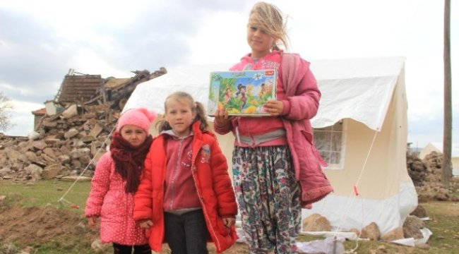 Depremin Yaralarını Yap-boz ile Sarıyorlar