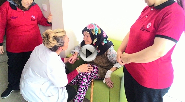 Ebruli Güzellik Kepez Şefkat ve Huzur Evini Ziyaret Etti
