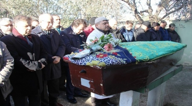 Eski Bakan Karakaş’ın annesi son yolculuğuna uğurlandı