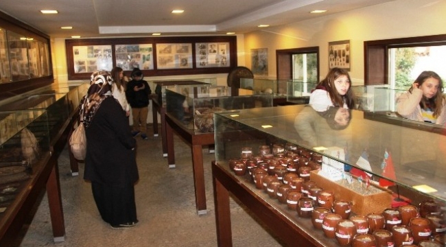 Bakkal dükkanını müze yaptı