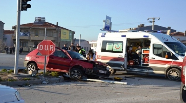 Biga’da trafik kazası; 3 yaralı