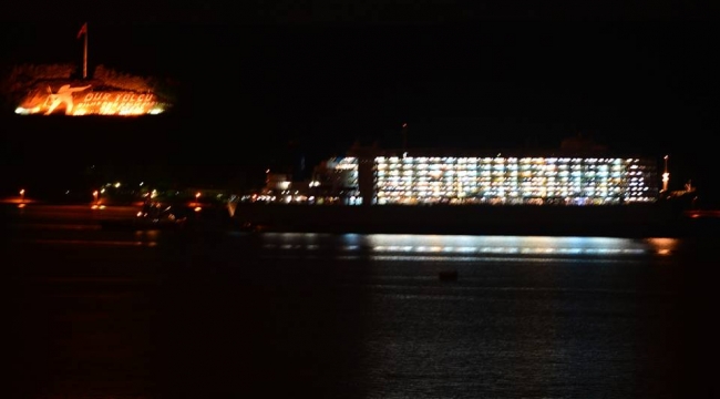 Çanakkale Boğazı'ndan geçiş yapan bir gemi makine arızası yaptı.