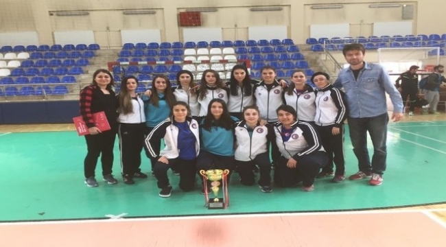 ÇOMÜ Kadın futsal takımı namağlup şampiyon