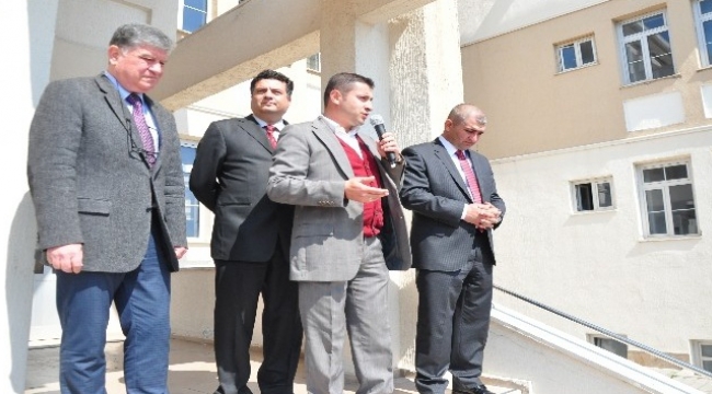 Fen lisesi öğrencileri okul bahçesine fidan dikti