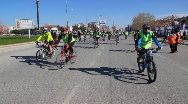 Şehitler için pedal çeviriyorlar