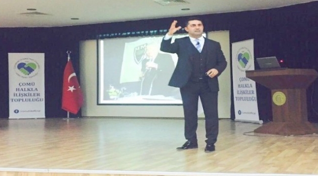 Siyasette mizah konferansı