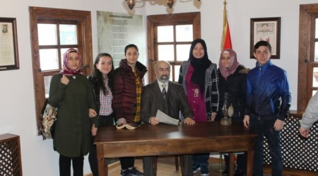 Yeniceli öğrenciler Mehmet Akif Ersoy’un evini ziyaret etti