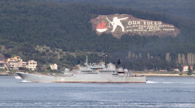 Rus savaş gemisi Çanakkale boğazından geçti