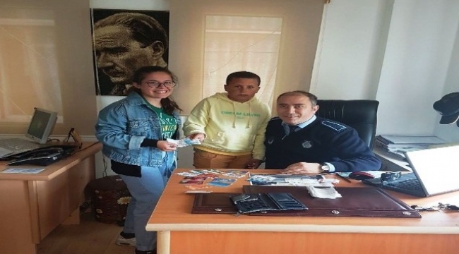 Suriyeli çocuktan örnek davranış