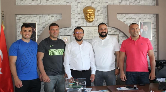 Başpehlivanlardan Başkan Yavaş’a ziyaret