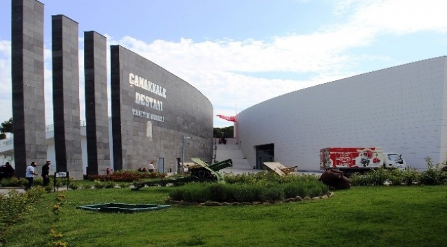 Çanakkale Destanı Tanıtım Merkezi’nden 1 milyonuncu ziyaretçiye plaket