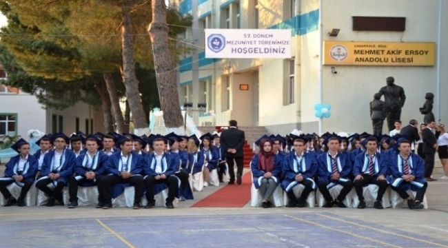 Mehmet Akif Ersoy Anadolu Lisesinde mezuniyet