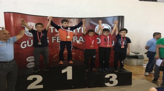 Umurbey’li güreşçilerden büyük başarı