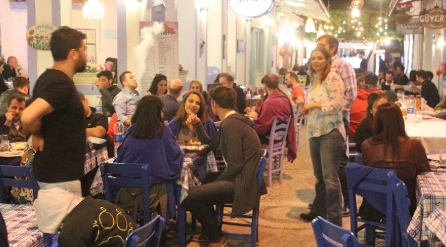 Vatandaşlar Bozcaada’ya akın etti