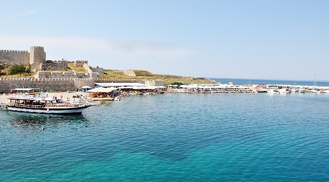 Bozcaada’ya turist akını