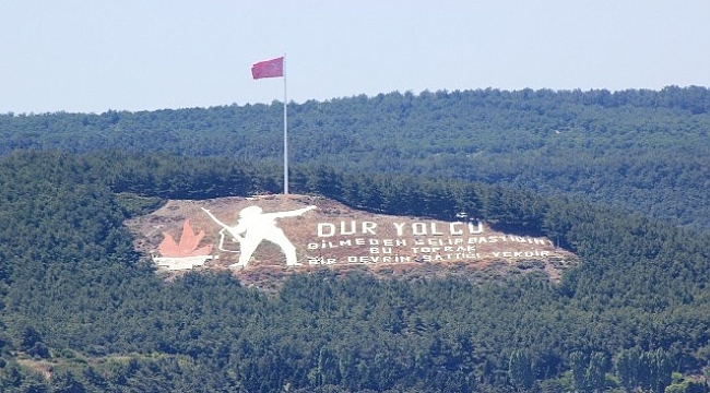 ’Dur Yolcu’ simgesindeki Türk Bayrağı 13 metre daha yükseltildi