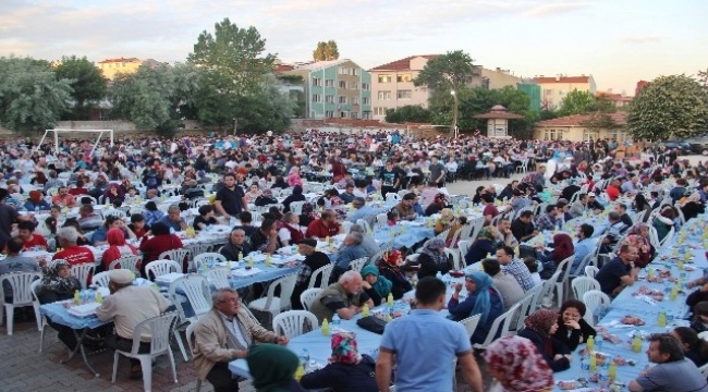 Hacı İbrahim Bodur anısına verilen iftar yemeğine 13 bin kişi katıldı