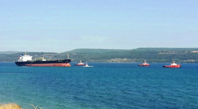Çanakkale Boğazı'nda Karaya Oturan Tanker Kurtarıldı