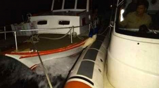 Çanakkale Boğazı’nda tekne arızalandı