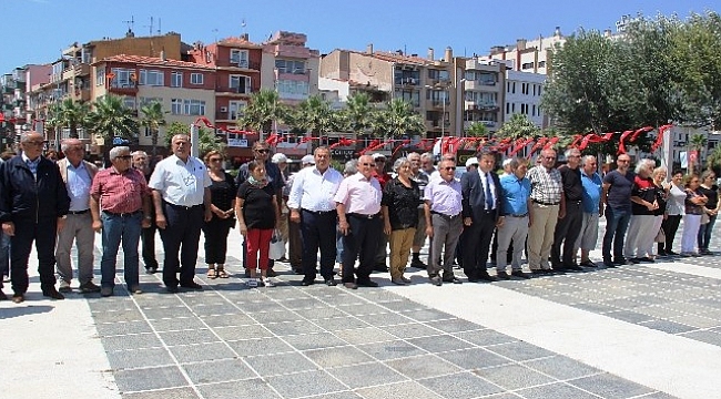 Çanakkale CHP’den 15 Temmuz şehitleri için çelenk
