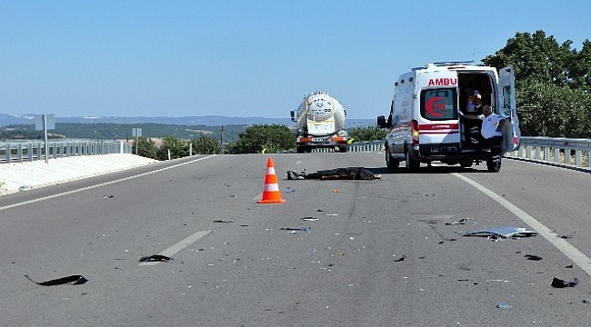 Kamyonetinin brandasını bağlarken otomobil çarptı: 1 ölü