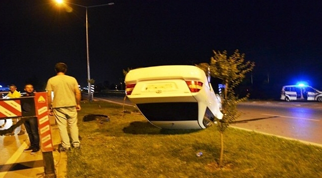 Kontrolden çıkan otomobil orta refüje çıktı 1 kişi yaralandı.