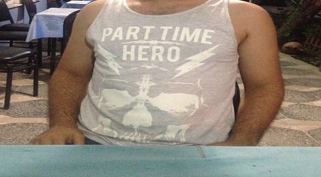 ’Part time hero’ tişörtüne gözaltı