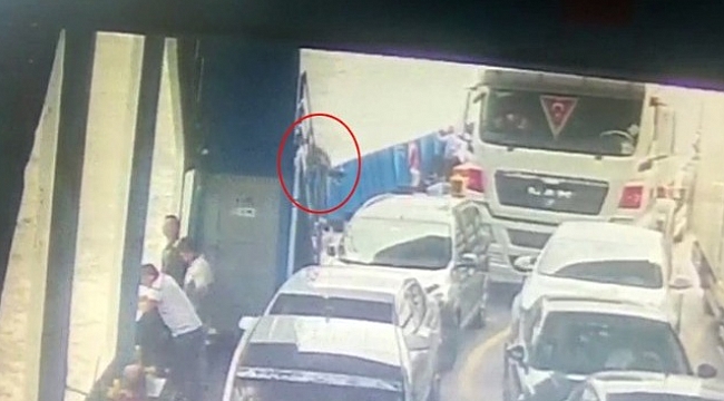 Çanakkale'de Yolcunun feribottan atlama anları kamerada