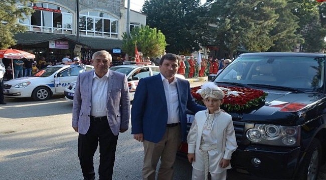 Valinin makam aracı sünnet arabası oldu
