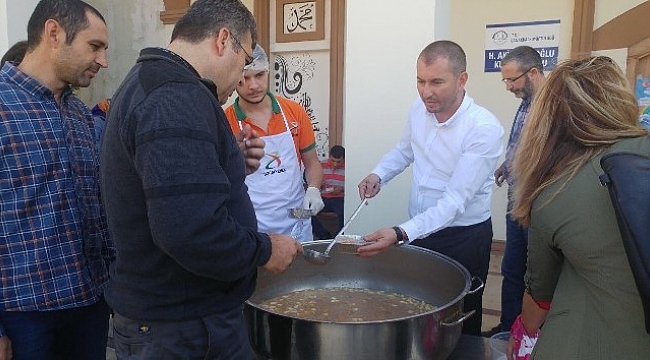 AK Parti Kepez teşkilatından aşure ikramı