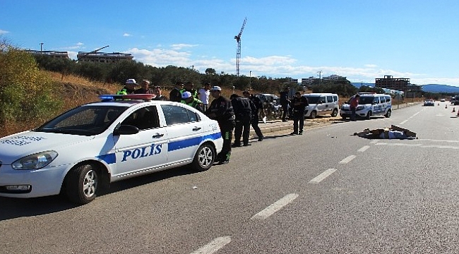 Yola fırlayan engelli oğlunu kurtarmak isterken can verdi