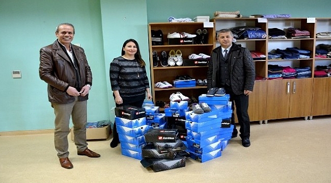 Araştırma Proje Eğitim Kooperatifi’nden ÇOMÜ Butik’e bağış