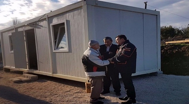 Evi yanan yaşlı çifte AFAD yardımı