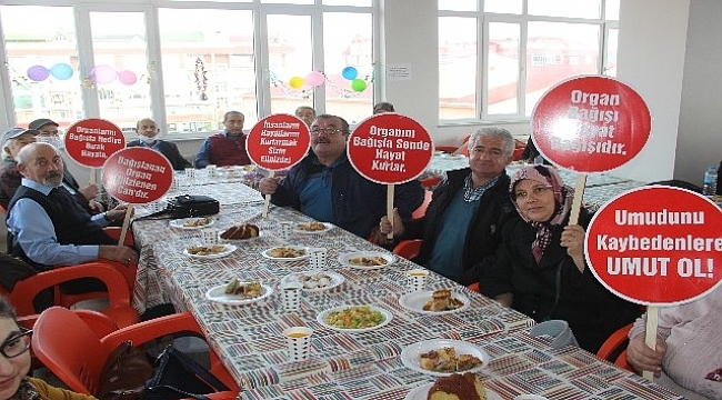 Organ nakli olan 21 hasta, doktorlarla buluştu