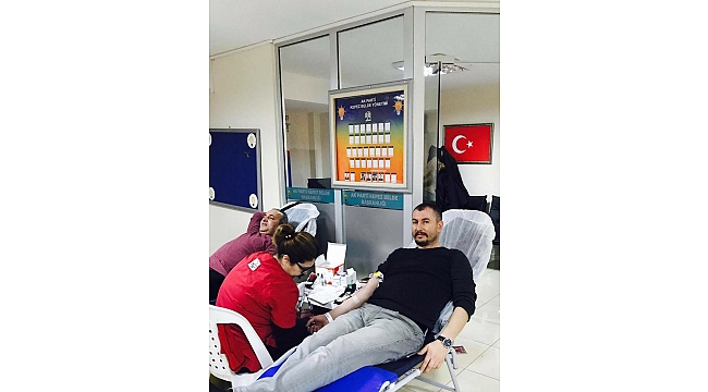 AK PARTİ KEPEZ'DEN KIZILAY'A KAN 