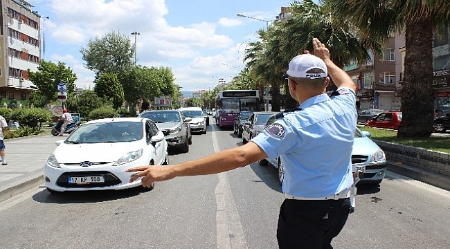 Çanakkale’de trafik kurallarına uymayan araç sürücülerine ceza yağdı.