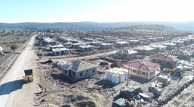 Depremzedeler, afetin yıldönümünde konutlarına kavuşmayı bekliyor