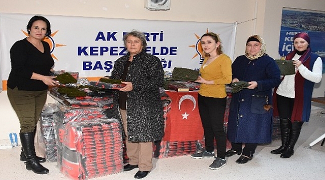 ’Zeytin Dalı Harekatı’na katılan Mehmetçiğe çorap ve boyunluk gönderdiler