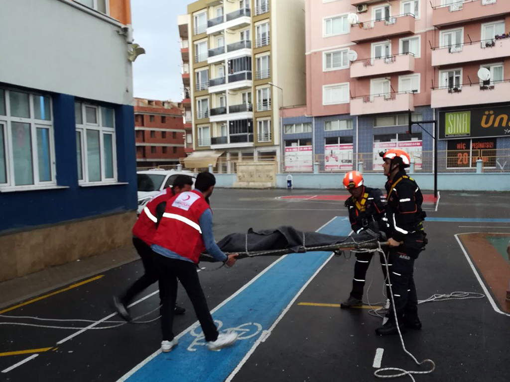 ​ AFAD ve Kızılay El Ele