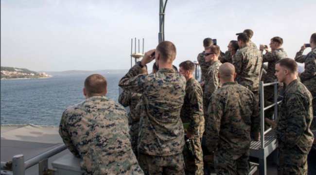 Amerikan Askerleri 'Dur Yolcu'ya Dürbünle Baktı