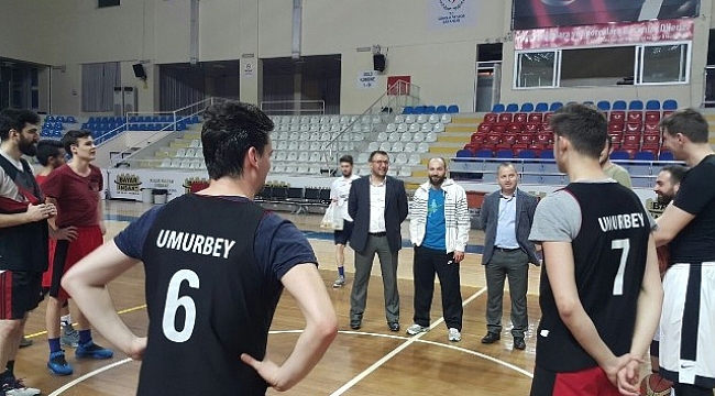 Başkan Yavaş’tan Umurbey Belediyespor antrenmanına ziyaret