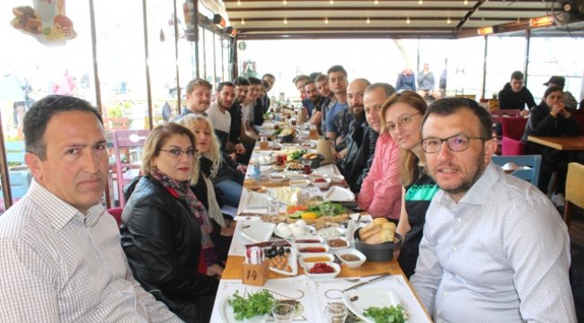 Başkan Yavaş'tan Umurbeybelediyespor'a Moral Kahvaltısı