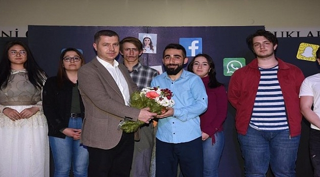 Çan Morris Tiyatro Sanat Topluluğu güldürdü