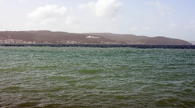 Çanakkale Boğazı’nın rengi değişti