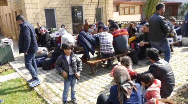 Balıkçı Kamyonetinde 51 Mülteci Yakalandı