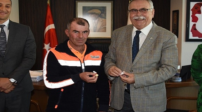 Duyarlı Temizlik Görevlisi Ödüllendirildi