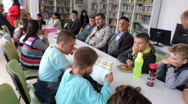 Umurbeyli Çocuklar Dede ve Nineleriyle Kitap Okudu