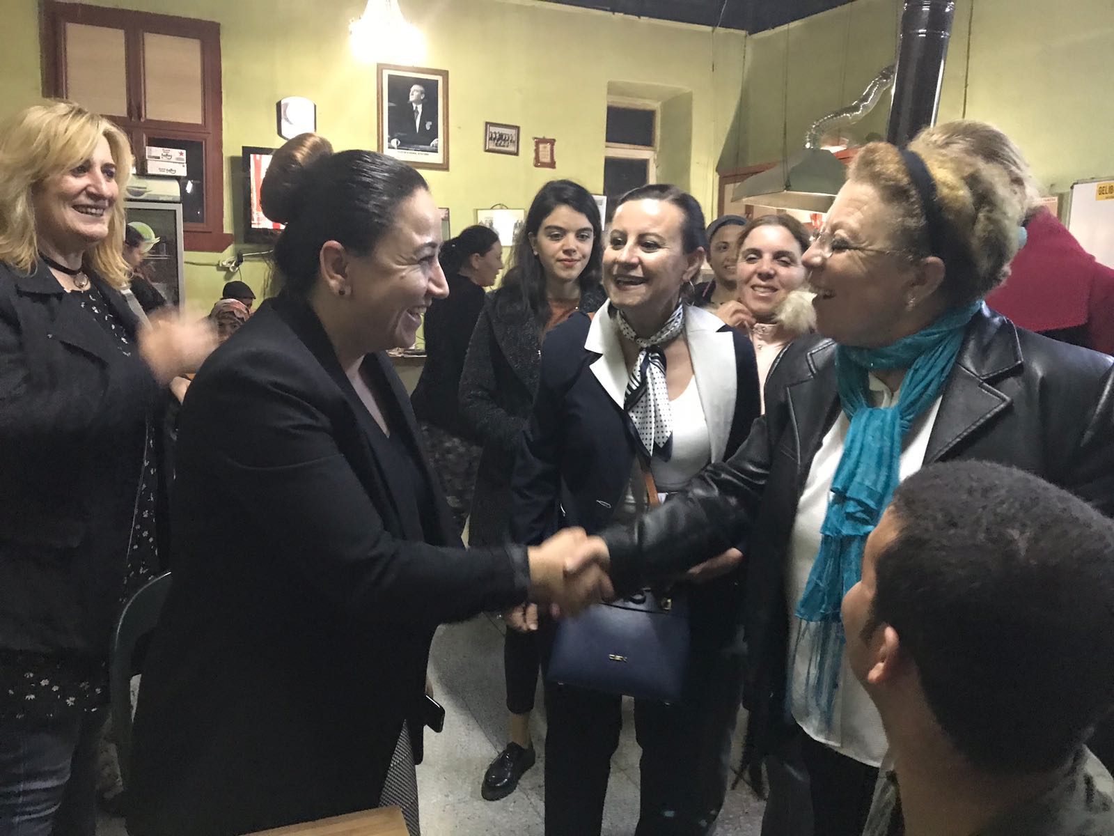 Üstün'den Kadınlara Destek