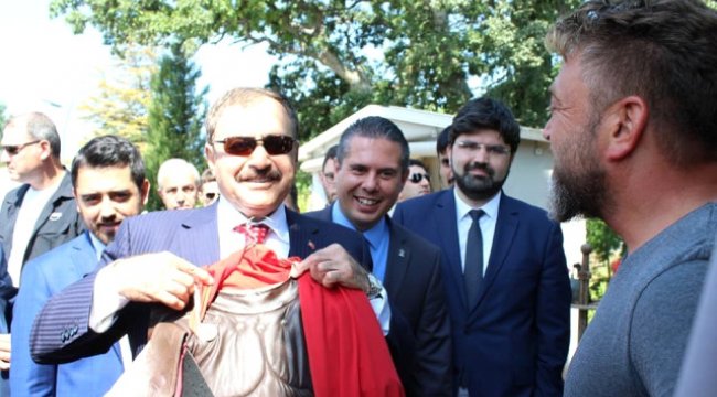 Bakan Eroğlu: 'Hedefimiz En Az 1 Milyon Turist'