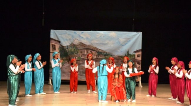 Biga'da 'Çanakkale'de Düğün Var' Oyunu Sahnelendi
